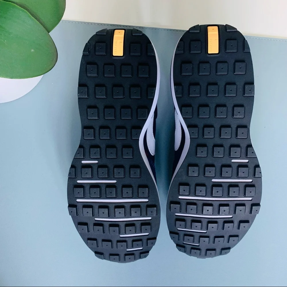 Nike Waffle One - Picture 7 of 9